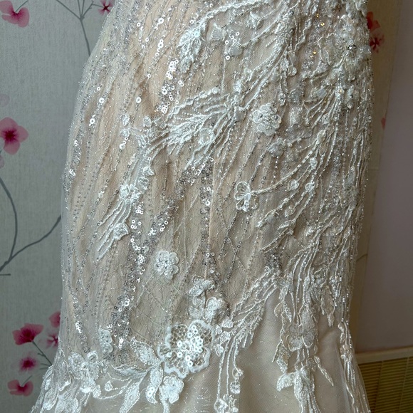 Size 4 Galina Signature/ designer: Vera Wang/ mermaid 🧜‍♀️ wedding dress - Picture 8 of 14